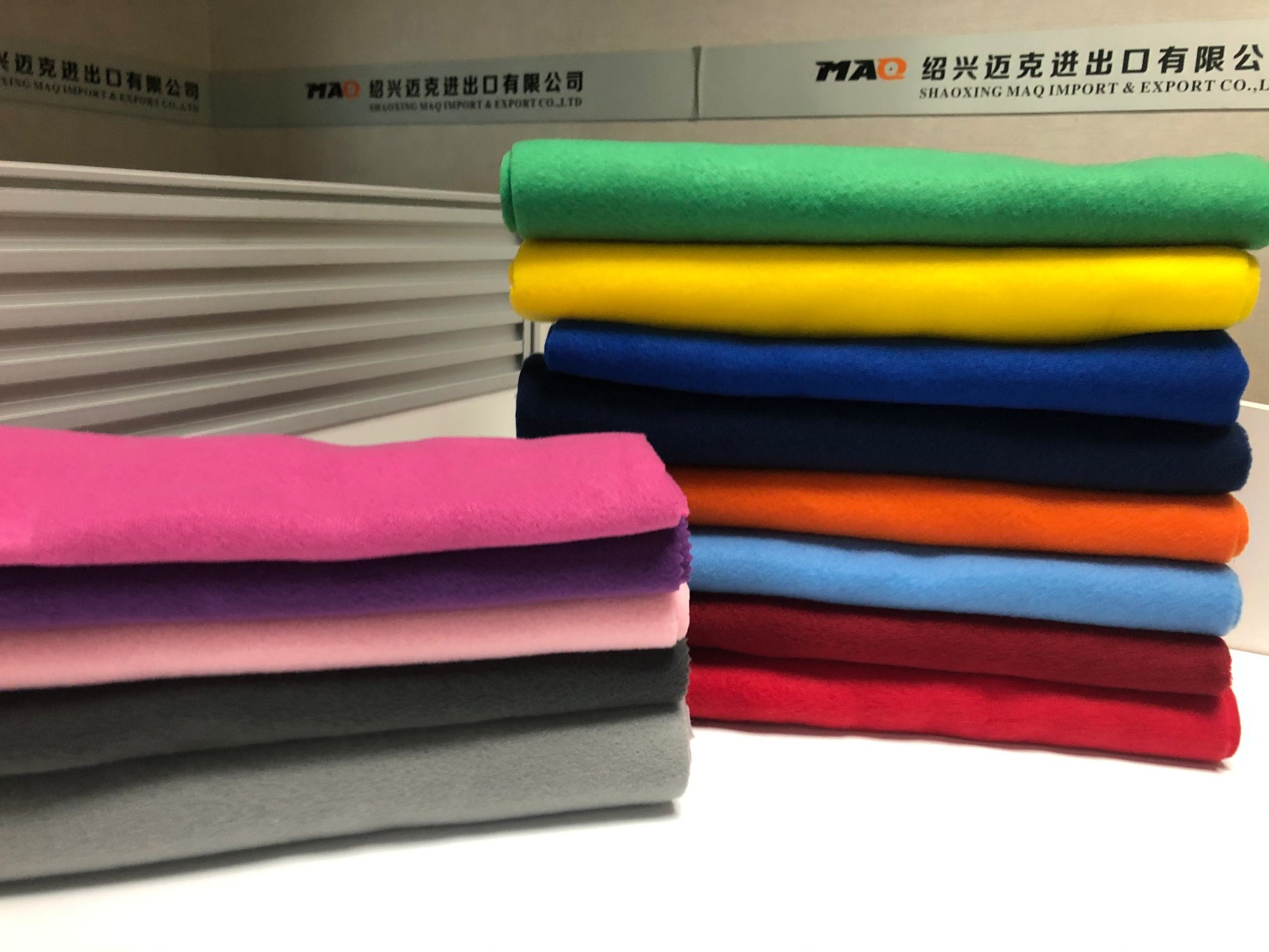 100-Polyester-Polar-Fleece-Dyed-Fabric-FDY-150d-96f-Double-Brush-Without-Anti-Pilling.jpg